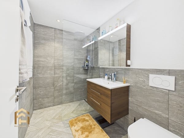 Helle 1.5-Zimmer Neubauwohnung mit Balkon und Lift in St. Niklaus 7