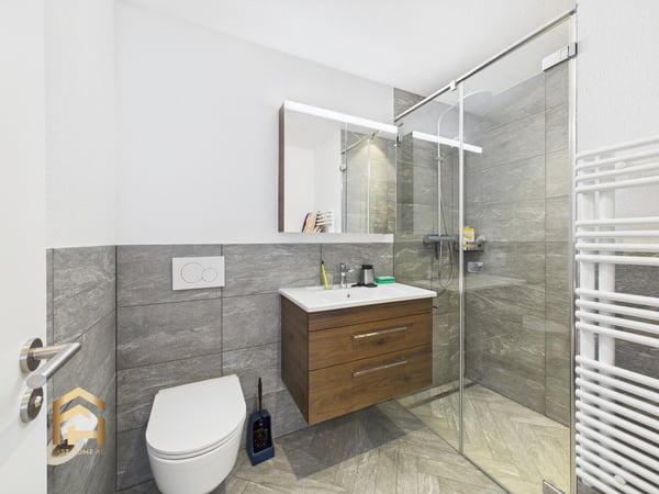 Helle 1.5-Zimmer Neubauwohnung mit Balkon und Lift in St. Niklaus 8