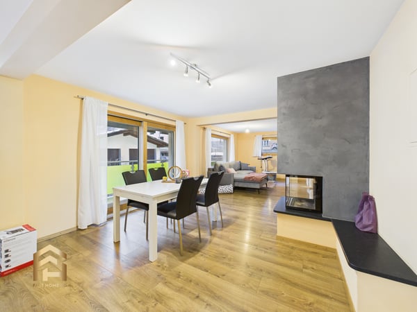 Moderne 1.5-ZWG mit Kamin, Balkon und Bergblick in St. Niklaus 3