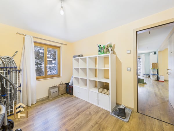 Moderne 1.5-ZWG mit Kamin, Balkon und Bergblick in St. Niklaus 9