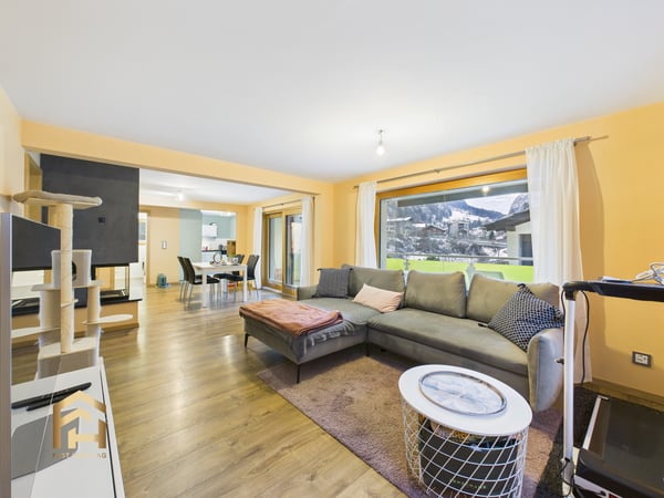 Moderne 1.5-ZWG mit Kamin, Balkon und Bergblick in St. Niklaus 2