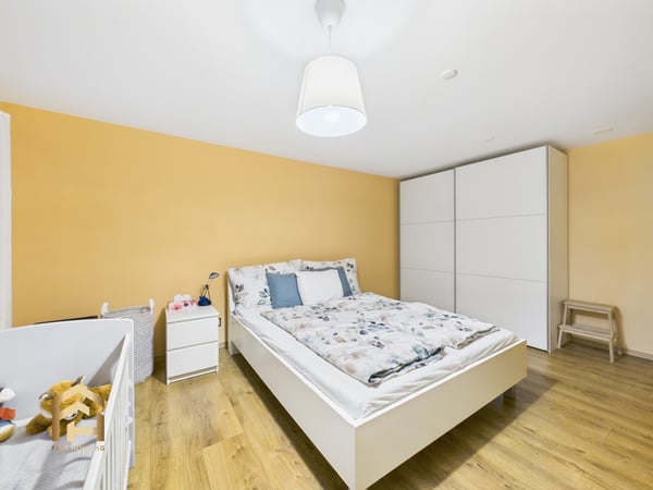 Moderne 1.5-ZWG mit Kamin, Balkon und Bergblick in St. Niklaus 7