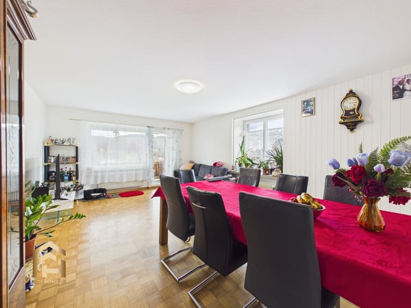 Attraktives Zweifamilienhaus mit Grünfläche und Nebengebäuden 13