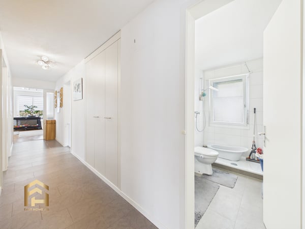 Attraktives Zweifamilienhaus mit Grünfläche und Nebengebäuden 10