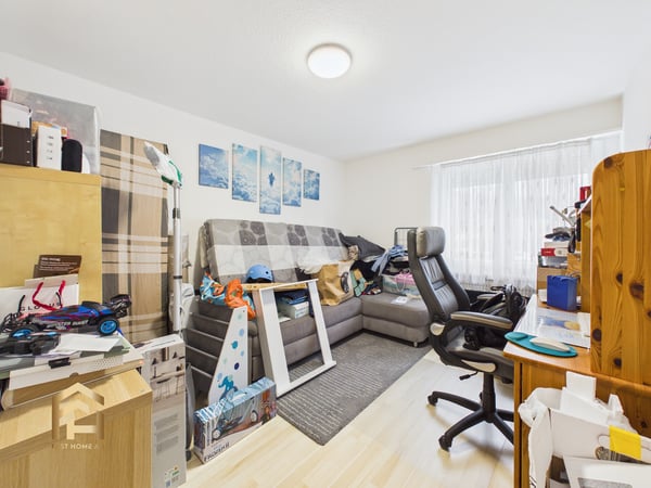 Attraktives Zweifamilienhaus mit Grünfläche und Nebengebäuden 6