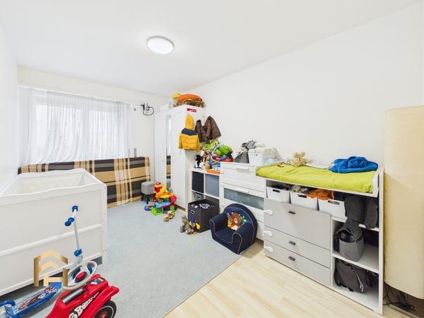 Attraktives Zweifamilienhaus mit Grünfläche und Nebengebäuden 5