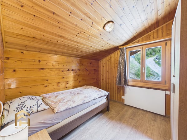 Renovierte, heimelige 2.5-Zimmer Dachwohnung im Bergdorf Ergisch 6