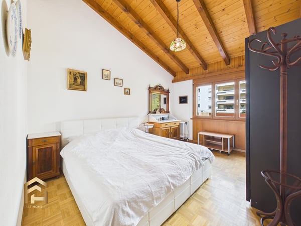 4.5 Zimmer-Attika mit Cheminée und traumhafter Aussicht 8