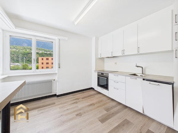 Grosszügige 5.5-ZWG mit Balkon, Aussicht und zentraler Wohnlage in Nat 2