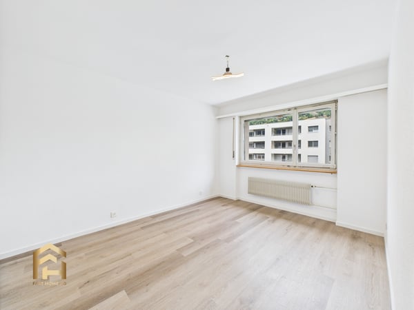 Grosszügige 5.5-ZWG mit Balkon, Aussicht und zentraler Wohnlage in Nat 6