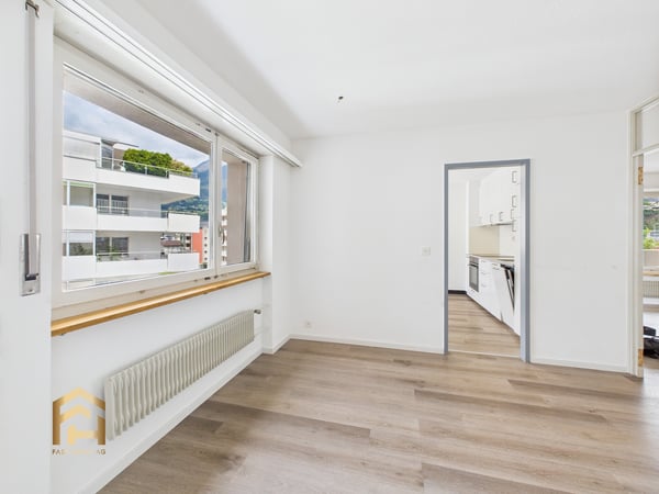 Grosszügige 5.5-ZWG mit Balkon, Aussicht und zentraler Wohnlage in Nat 3