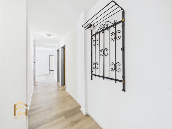 Grosszügige 5.5-ZWG mit Balkon, Aussicht und zentraler Wohnlage in Nat 11