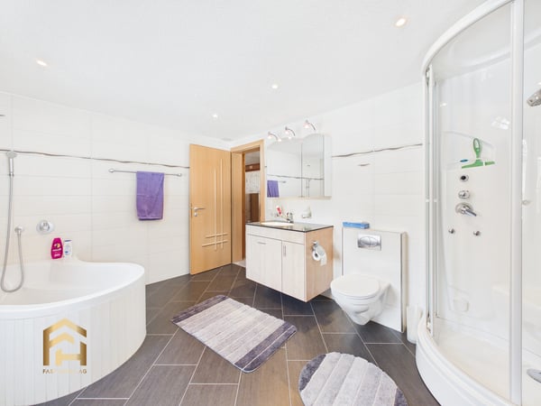 Stilvoll renovierte 3.5-ZWG mit Südbalkon und viel Wohnkomfort 8