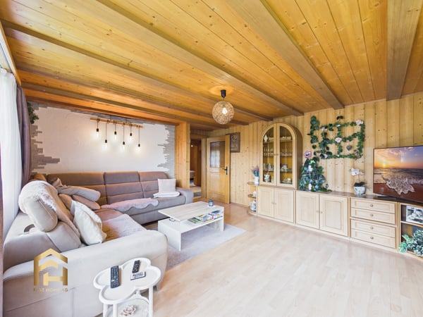 Sonniges Chalet mit Einliegerwohnung und traumhafter Aussicht 3