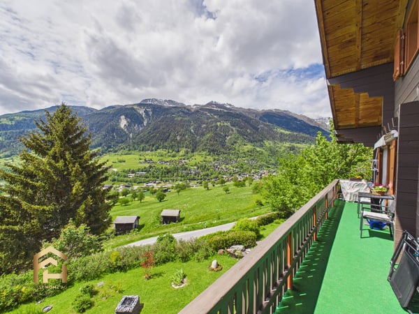 Sonniges Chalet mit Einliegerwohnung und traumhafter Aussicht 11