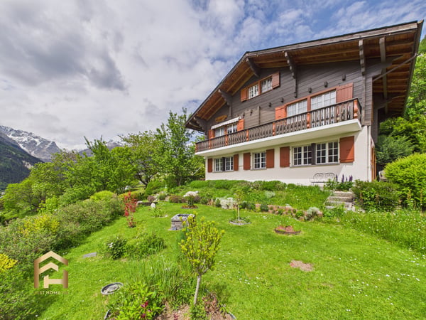 Sonniges Chalet mit Einliegerwohnung und traumhafter Aussicht 1