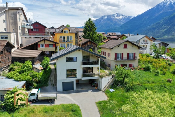 Modernes, helles Einfamilienhaus mit grosszügigem Platzangebot 1
