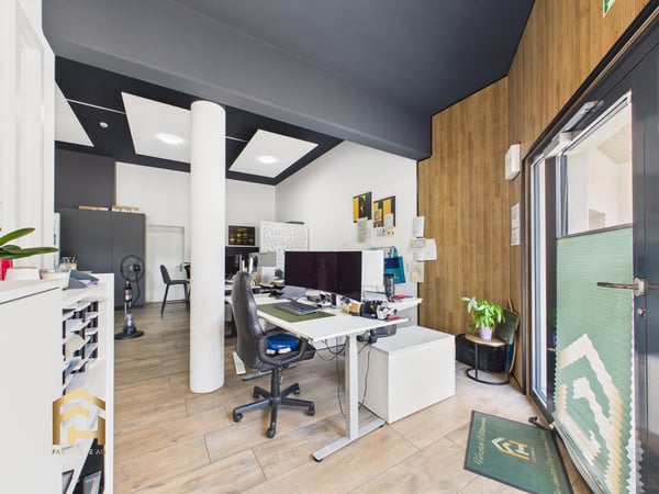 Moderne Arbeitsräume in Gampel mit Parkplätzen direkt vor Ort 6