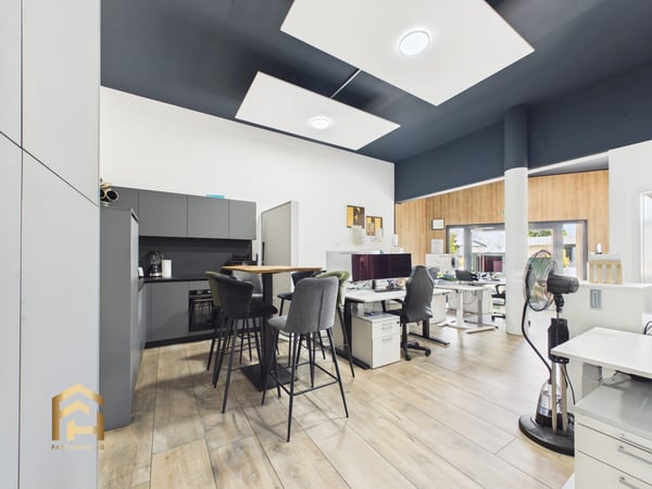 Moderne Arbeitsräume in Gampel mit Parkplätzen direkt vor Ort 2
