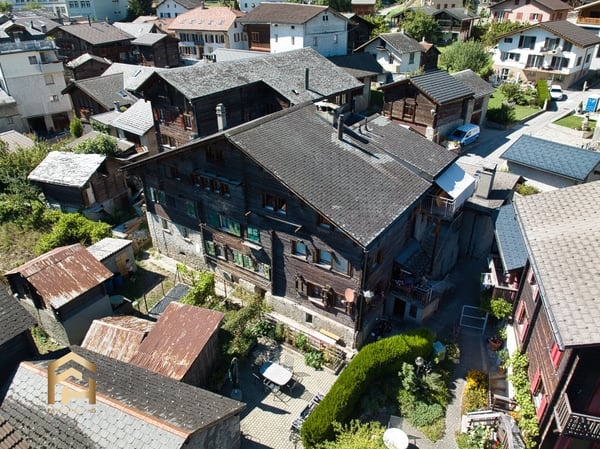 Altbau 1.5 ZWG mit Atelier im Herzen von Naters 9