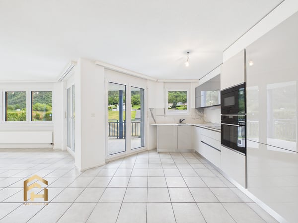 Helle 1.5 ZWG mit grossem Balkon, Bergblick und Garten 1