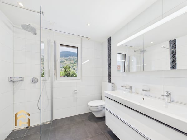 Helle 1.5 ZWG mit grossem Balkon, Bergblick und Garten 10
