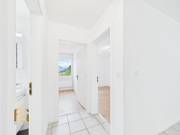 Helle 1.5 ZWG mit grossem Balkon, Bergblick und Garten 9