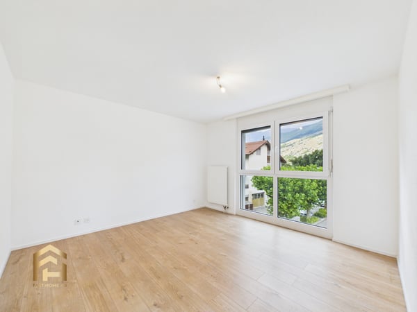 Helle 1.5 ZWG mit grossem Balkon, Bergblick und Garten 6
