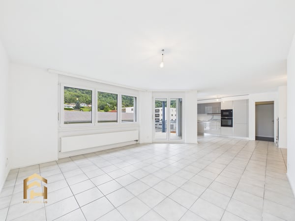 Helle 1.5 ZWG mit grossem Balkon, Bergblick und Garten 4