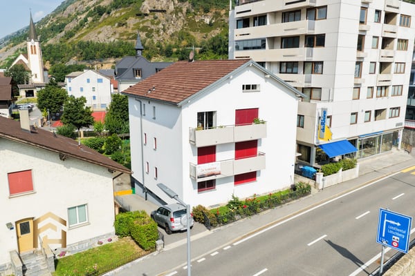 Zentral gelegene 4.5 ZWG mit Balkon und Gartensitzplatz 13