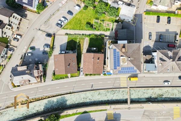 Zentral gelegene 1.5 ZWG mit Balkon und Gartensitzplatz 12