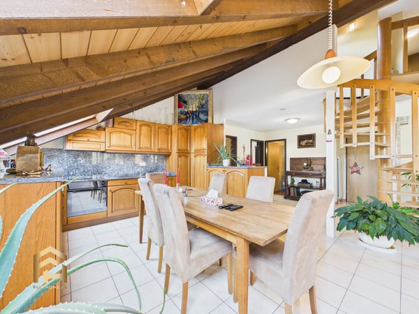 Charmante Duplex-Dachwohnung mit herrlicher Bergsicht 3