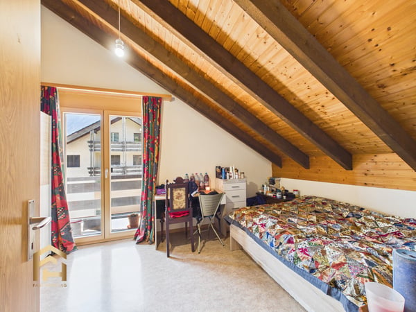 Charmante Duplex-Dachwohnung mit herrlicher Bergsicht 8