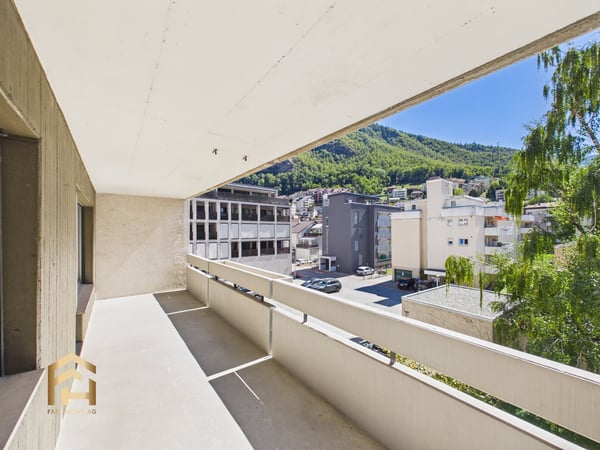 Exklusiv inmitten Visp: Renovierte 2.5ZWG,Umlaufbalkon, Lift&Garage 12