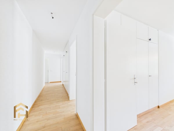 Exklusiv inmitten Visp: Renovierte 2.5ZWG,Umlaufbalkon, Lift&Garage 11
