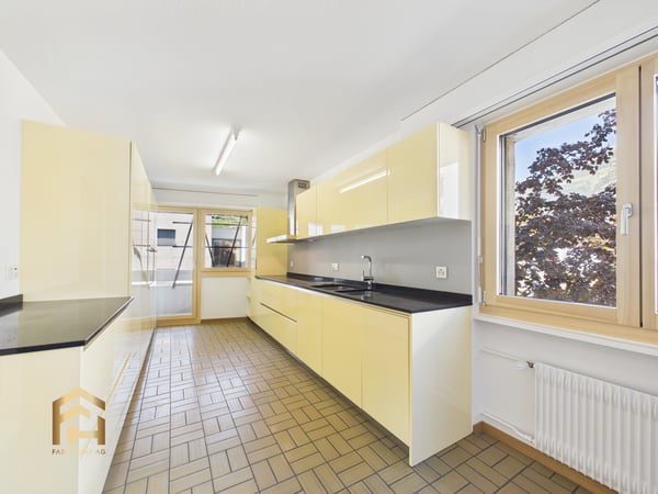 Exklusiv inmitten Visp: Renovierte 2.5ZWG,Umlaufbalkon, Lift&Garage 5