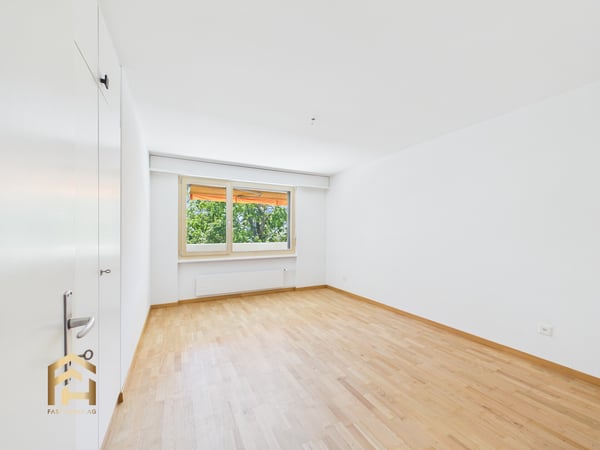 Exklusiv inmitten Visp: Renovierte 2.5ZWG,Umlaufbalkon, Lift&Garage 8
