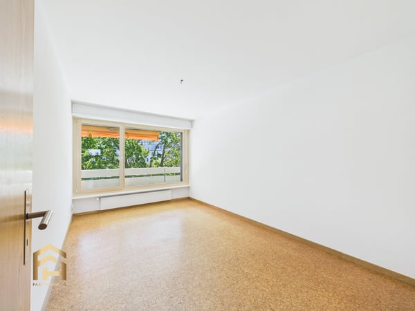 Exklusiv inmitten Visp: Renovierte 2.5ZWG,Umlaufbalkon, Lift&Garage 9