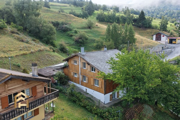 Teilrenoviertes Chalet mit 4 Wohneinheiten in Bürchen zu verkaufen 4