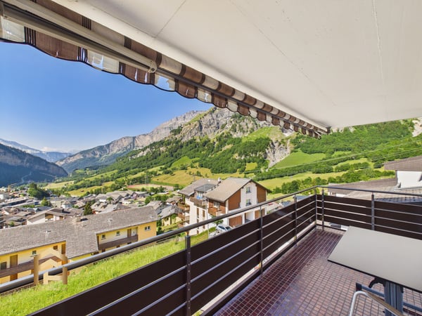Attraktive 2.5-Zimmer-Wohnung mit 2 Balkonen und toller Aussicht 12