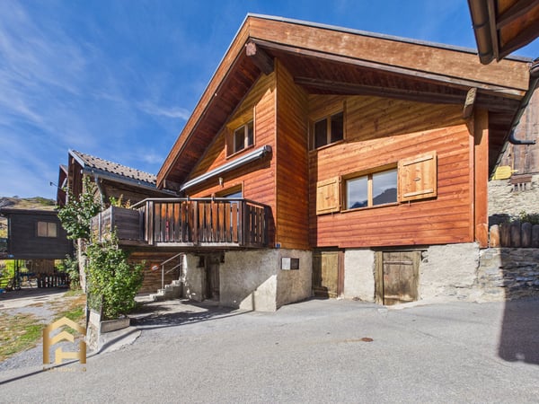 Modernes Chalet mit sonniger Südterrasse in Oberrotafen 2