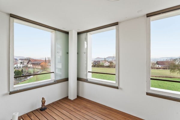 Moderne, neuwertige 1 ½-Zimmer-Wohnung im 1.OG mit einladender, geschützter Loggia 7