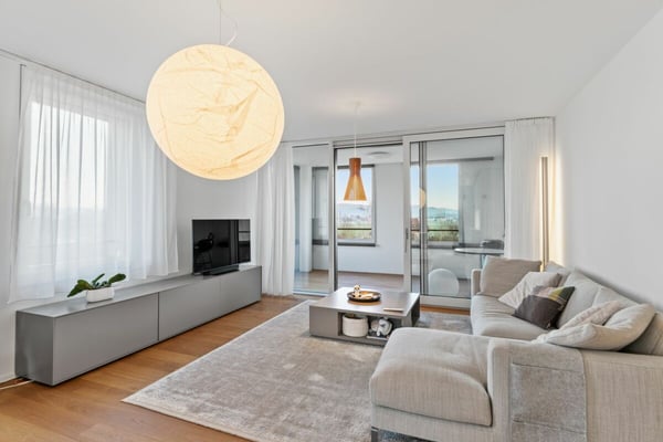 Moderne, neuwertige 1 ½-Zimmer-Wohnung im 1.OG mit einladender, geschützter Loggia 9