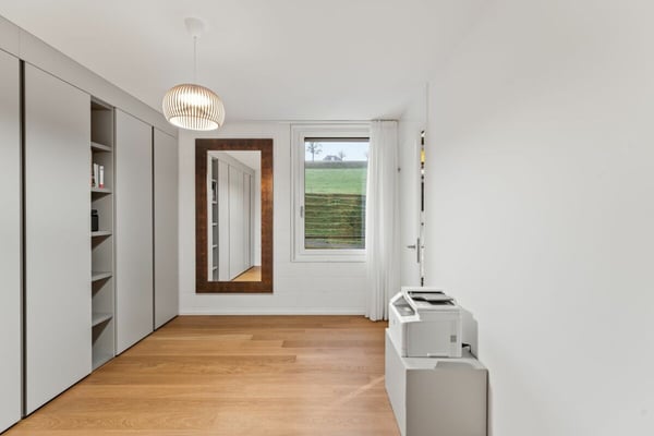 Moderne, neuwertige 1 ½-Zimmer-Wohnung im 1.OG mit einladender, geschützter Loggia 13