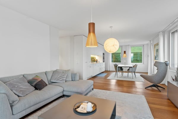 Moderne, neuwertige 1 ½-Zimmer-Wohnung im 1.OG mit einladender, geschützter Loggia 8