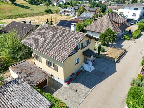 6½-Zimmer-Einfamilienhaus an ruhiger und sonniger Lage in der Tempo-30-Zone 3