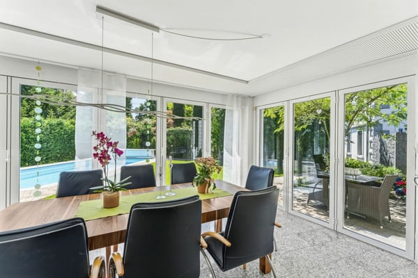 Modern. Grosszügig. Einzigartig. 4½-Zimmer-Einfamilienhaus mit Pool 12