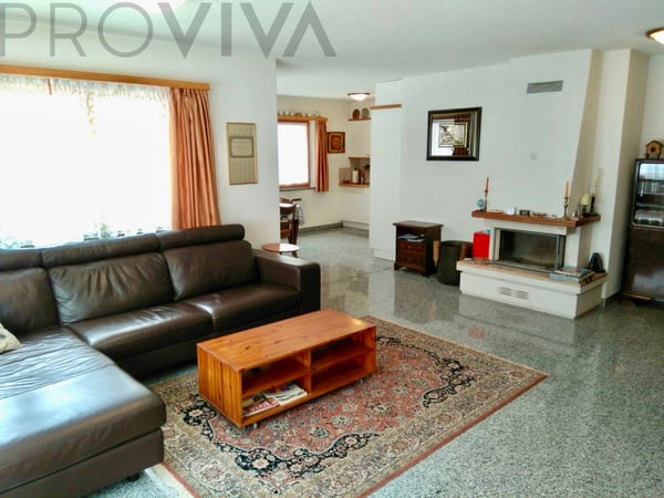 Geschäfts- und Wohnhaus mit viel Potenzial an der Grenze 6