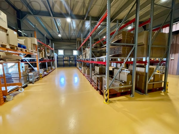 Große, modulare Industriehalle mit 32 Garagenboxen 3