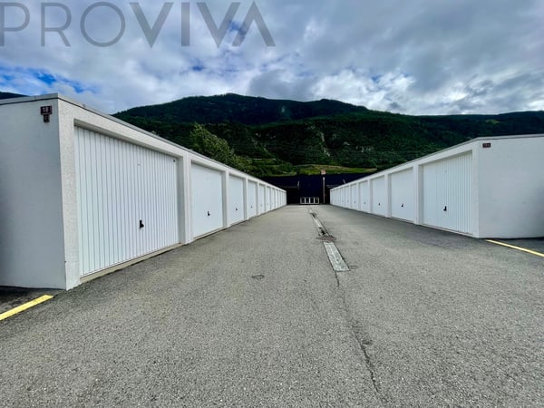 Große, modulare Industriehalle mit 32 Garagenboxen 2